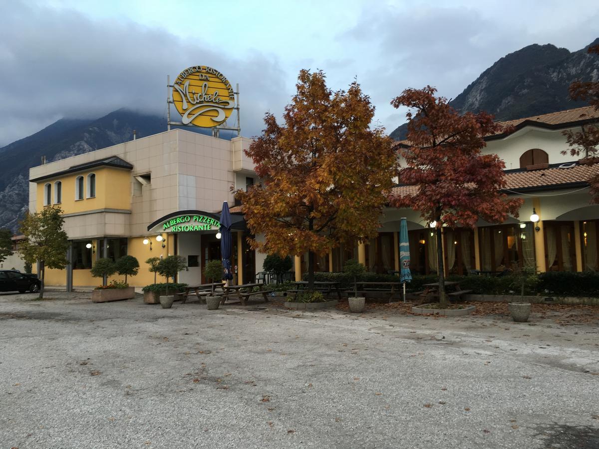Albergo Ristorante Pizzeria Da Michele Venzone Exterior photo